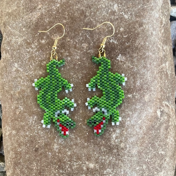 Alligator Beaded Earrings, New, Handmade by Me - Picture 5 of 6